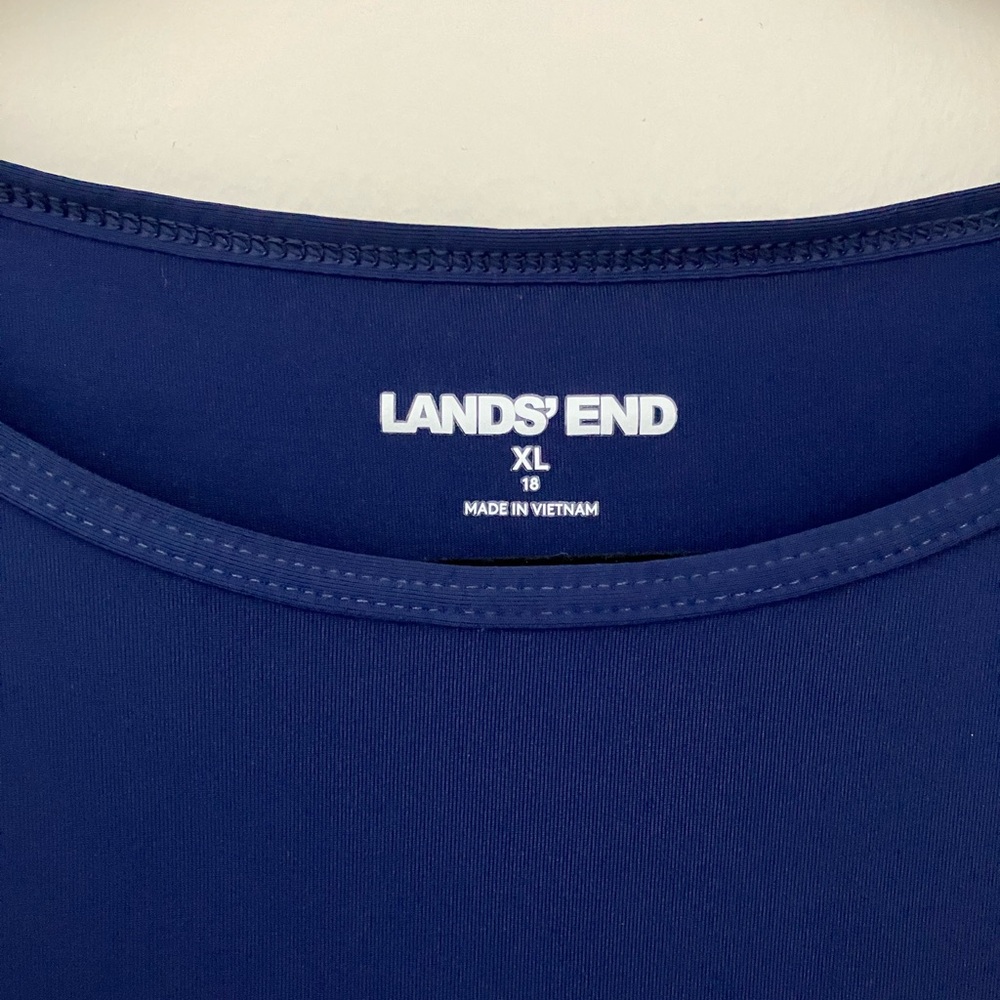 Lands’ End navy blue long-sleeved swim tee - XL